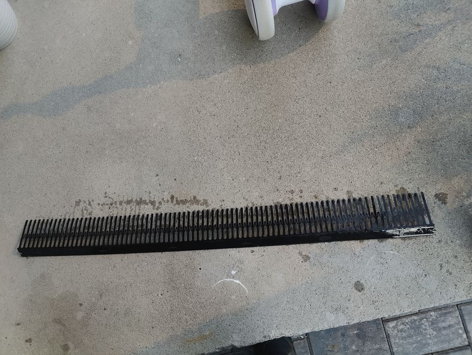 Element protectie streasina contra păsărilor