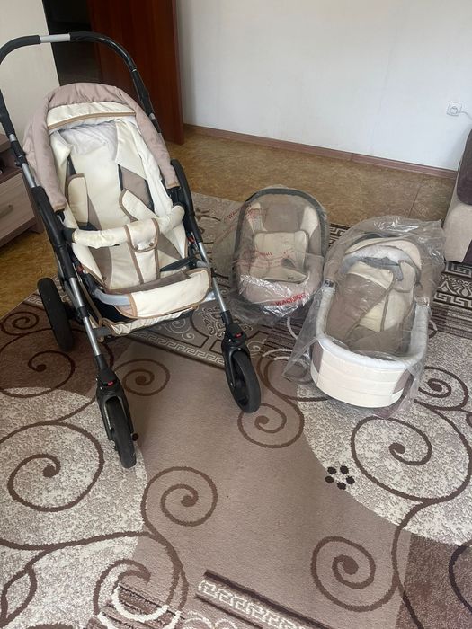 Продам коляску и детский столик