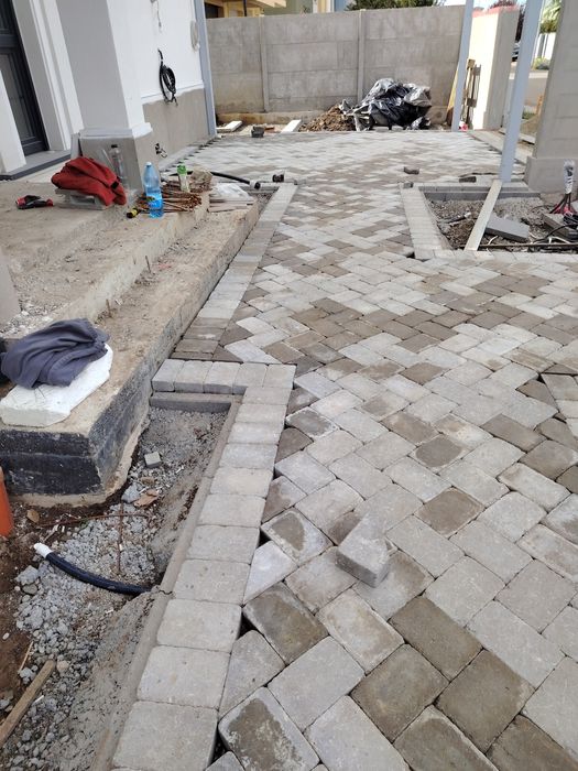 Montez pavaje si borduri