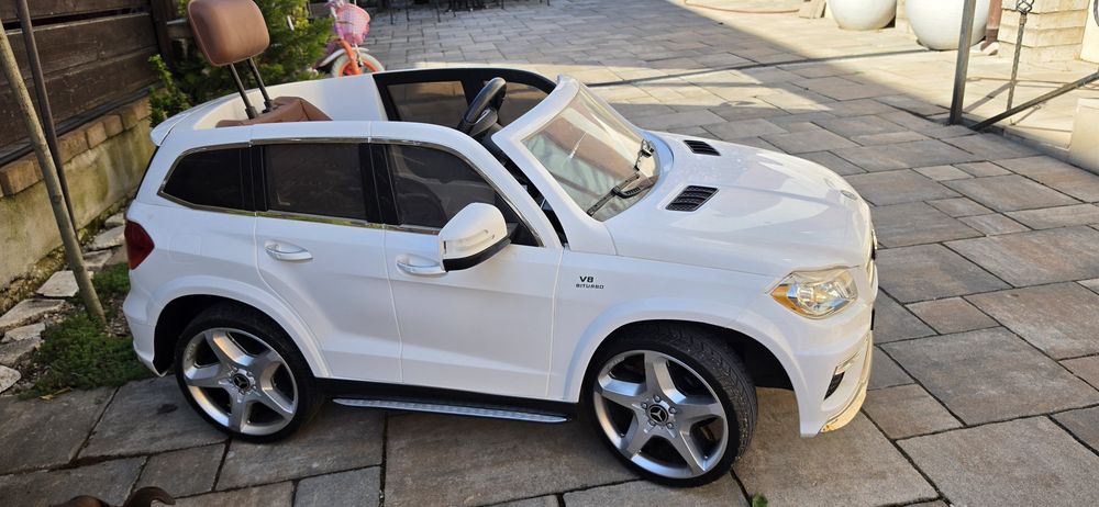 Vand masinuta cu telecomanda Mercedes