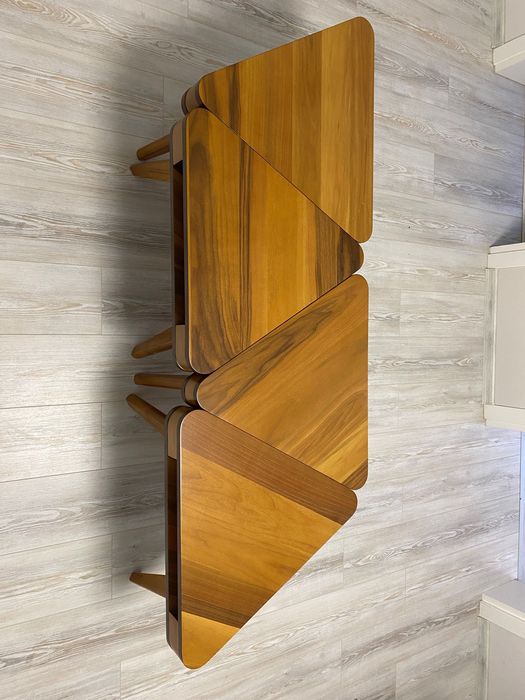 Продавам комплект холни маси!