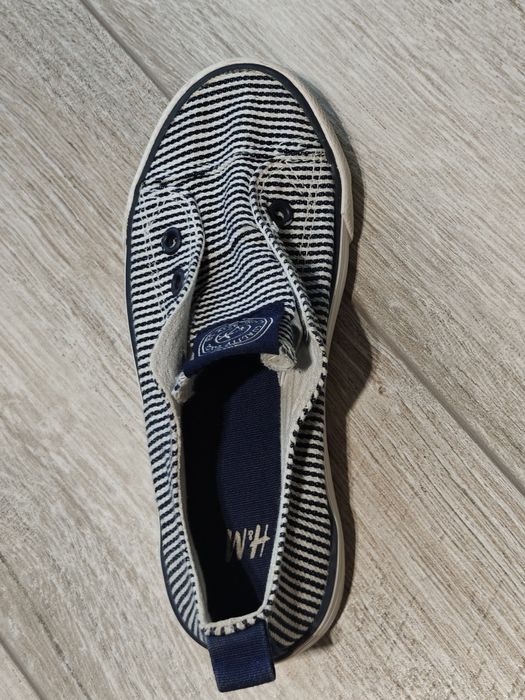 Кецове на сини райета марка h and m