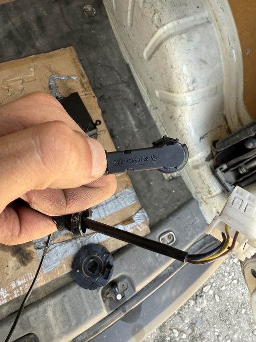 CD Changer (чейнджър) + AUX кабел - Mercedes Benz W209 - оригинални