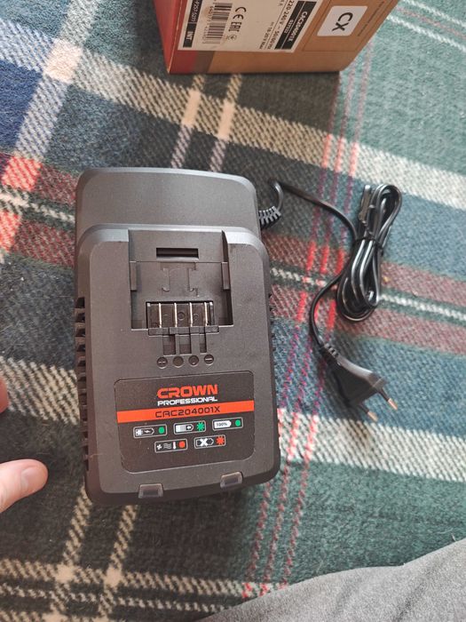 Зарядное устройство CROWN CAC204001X
