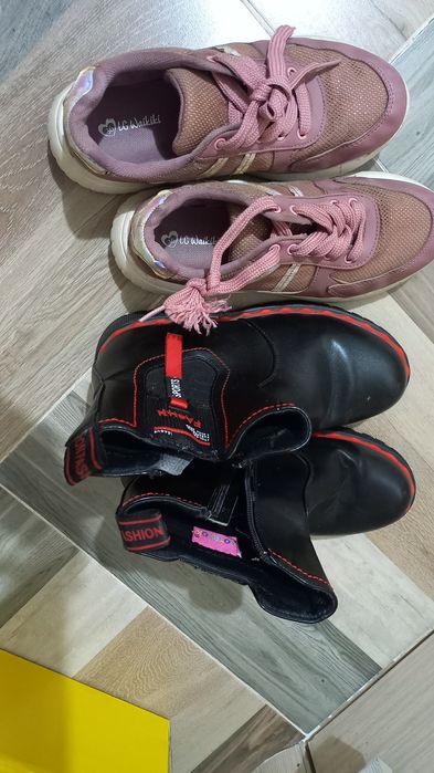 Продам сапоги и кроссовки в подарок