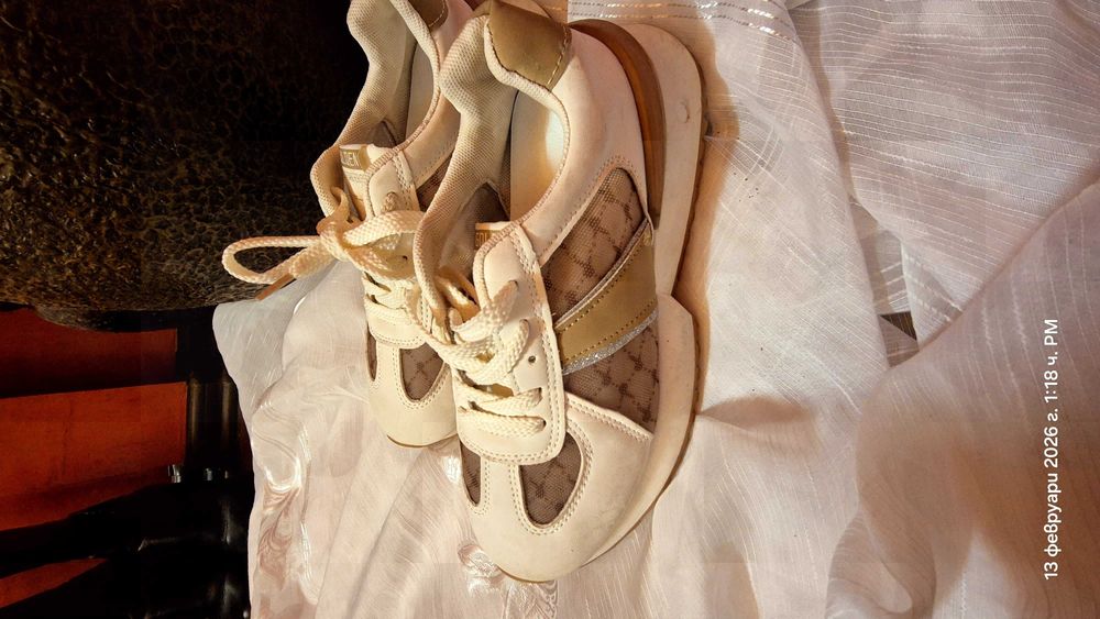 Маратонки без следи от употреба