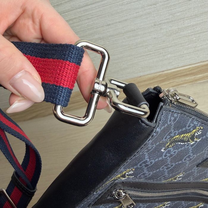 Мъжка чанта Gucci GG Supreme Tiger Messenger