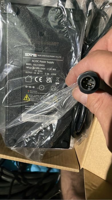 Incarcator 36v 48v in stare buna