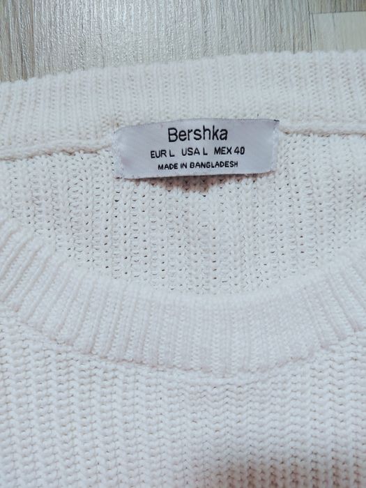Pulover Bershka alb