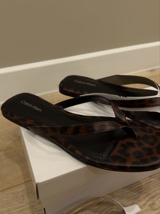Шлепанцы Calvin Klein леопардовые 38