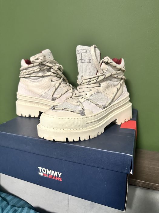 Оригинални Tommy jeans, 38ми размер