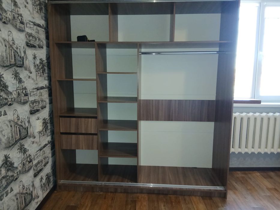 Шкаф-купе с зеркалом