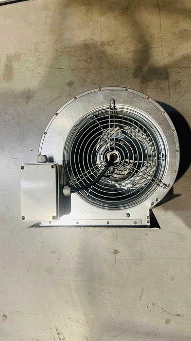Ventilator centrifugal pentru hote de perete, nou, debit maxim 2500 mc/h.