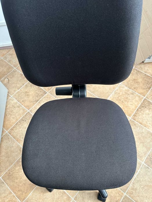 Scaun birou ergonomic, negru, reglabil - stare excelentă