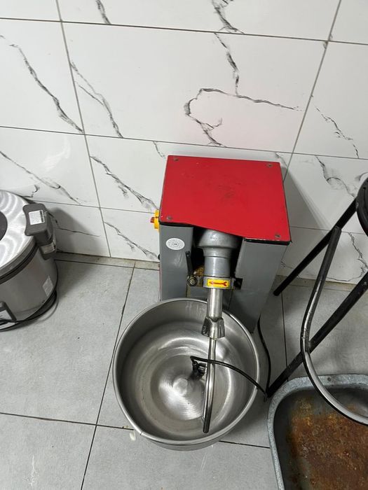 Продам тестомес.