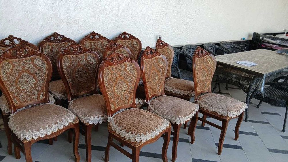 Stol va stullar yangidek