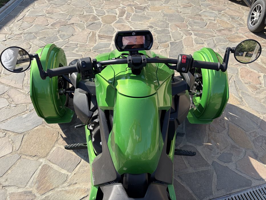Vand Can -Am / 2024 / 4.000 km !! Automat / Nou