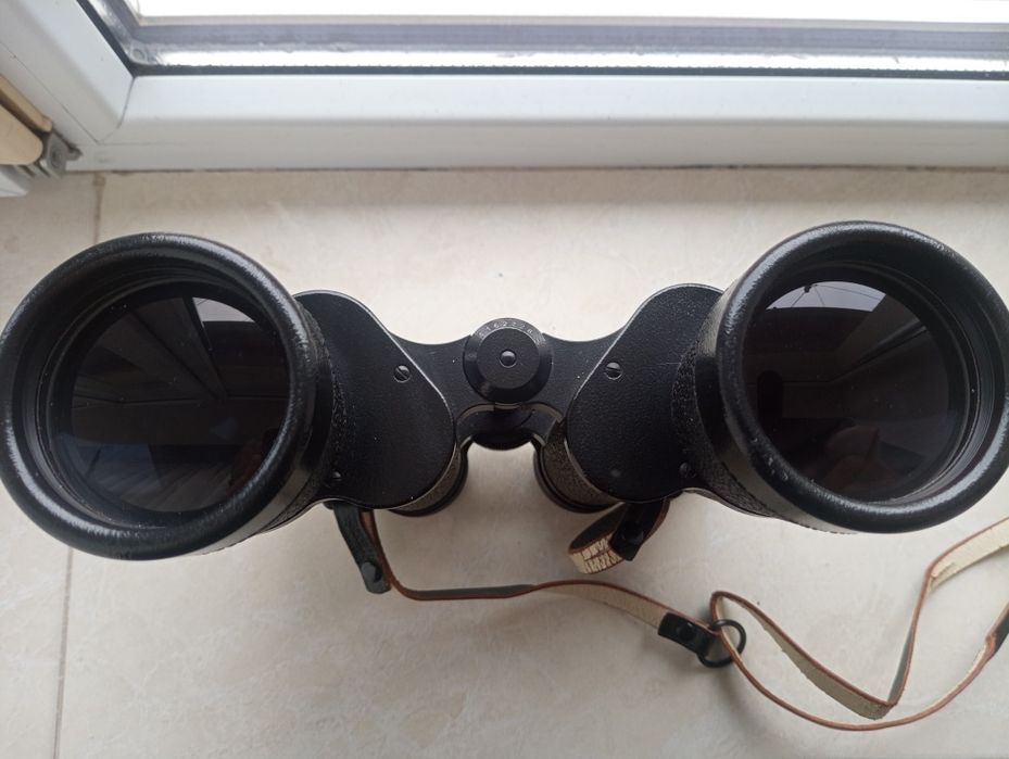 Binoclul Carl Zeiss