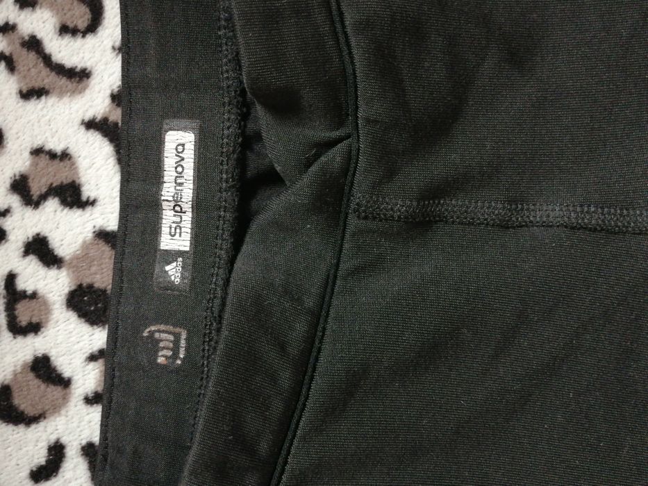 2 дамски клина адидас S-ки и къс панталон общо 10лв.