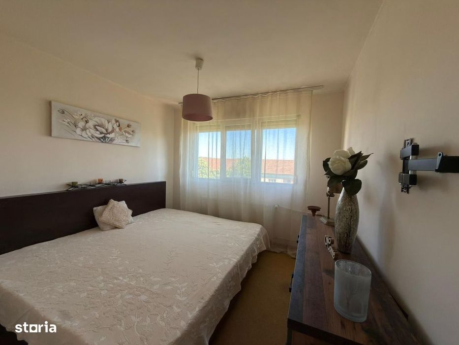 Ap 3 camere, decomandat,etaj 5 – zona Piața Rogerius.Pret 104.900 euro