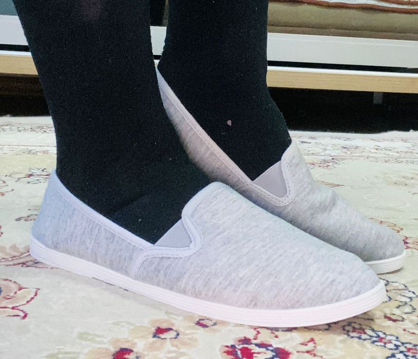 Кроссовки модные женские