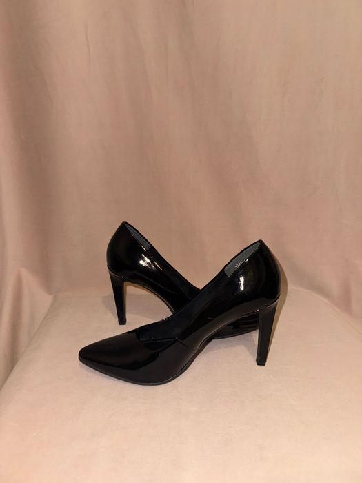 Pantofi negri Marco Tozzi măr. 40