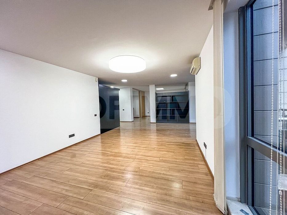 Продава се Двустаен апартамент в Варна, Морска градина - 96 кв.м за 5000 €/кв.м - Снимка #4