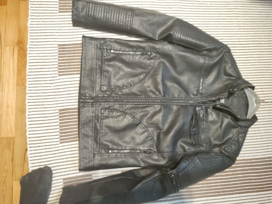 Продавам яке кожено