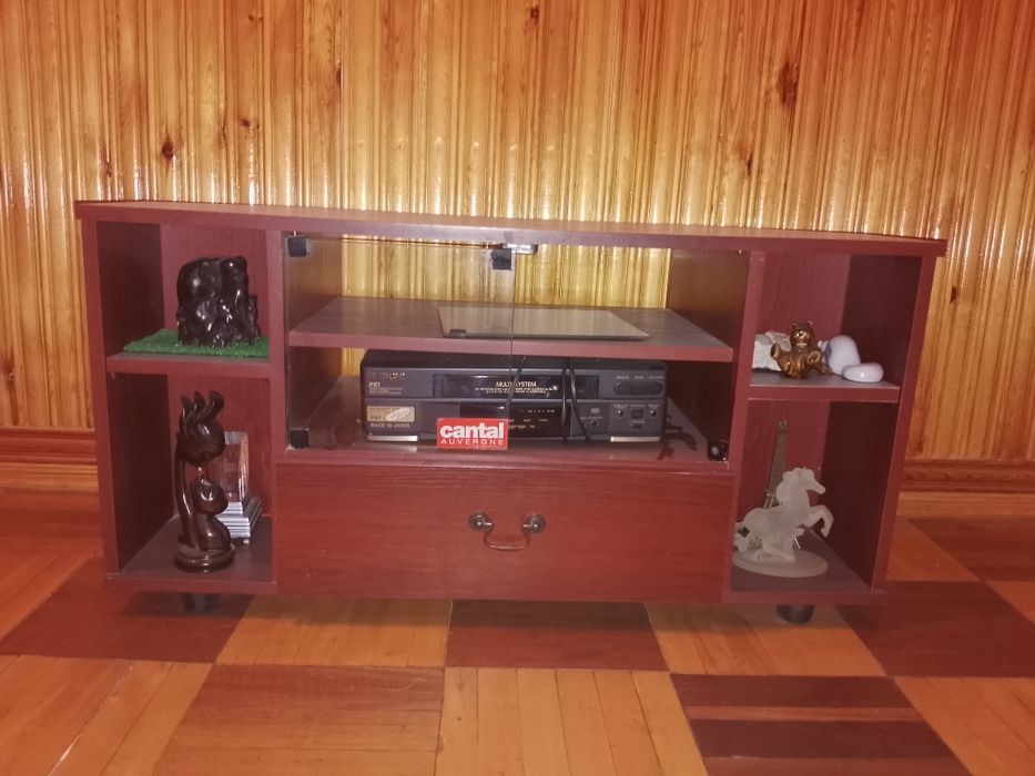 Продается тумбочка для телевизора