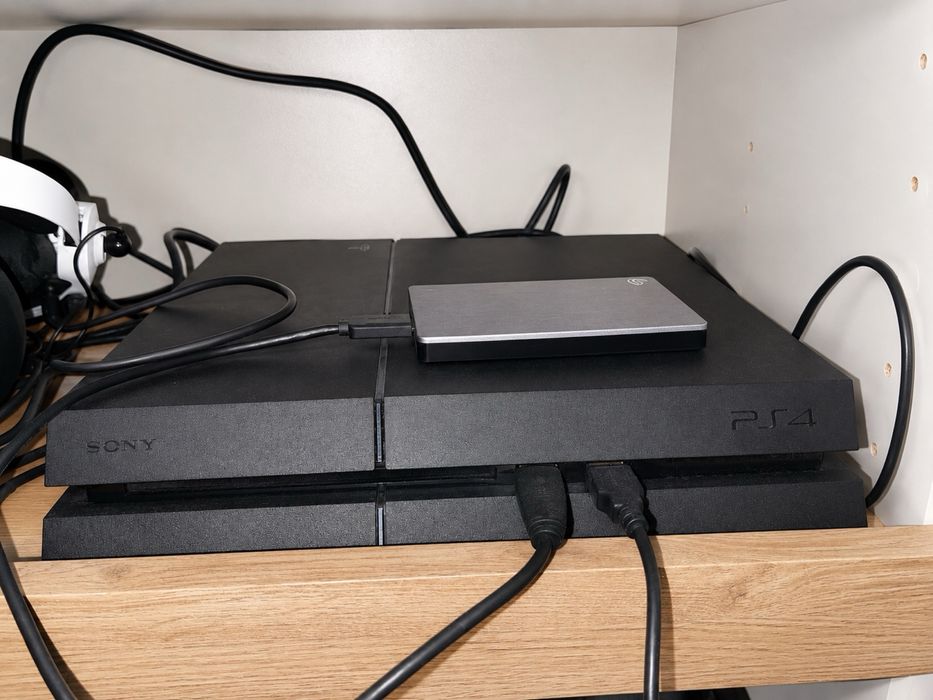 Playstation 4 конзола