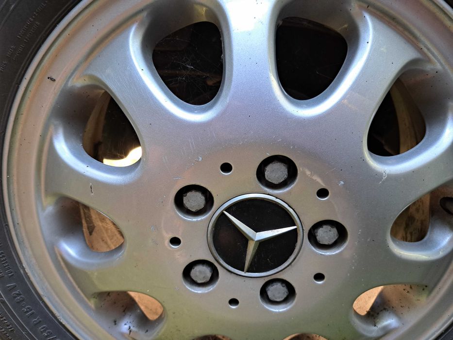 Vînd set jante originale mercedes pe 15 cu cauciucuri de vară