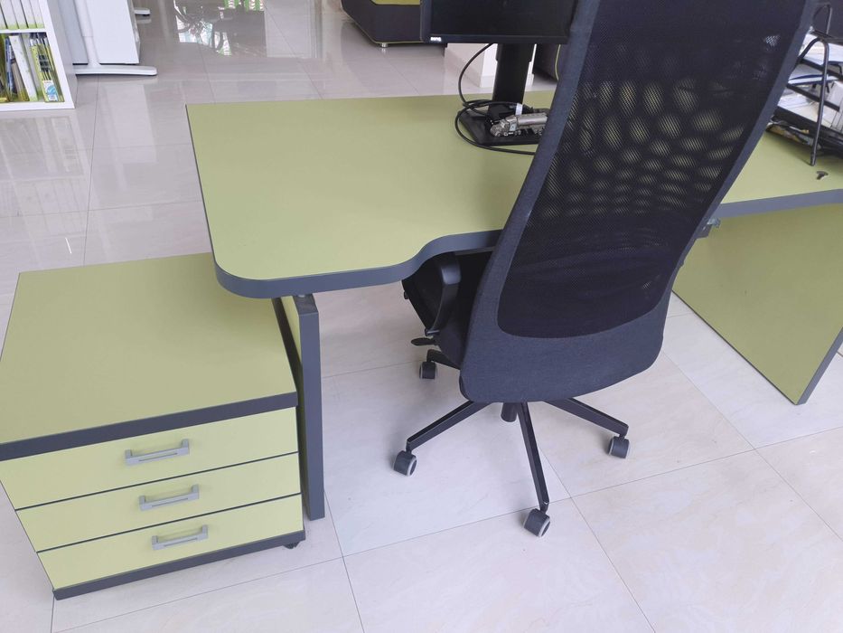 Oфис Обзавеждане - диван, бюра, столове, шкафчета, библотека, маса