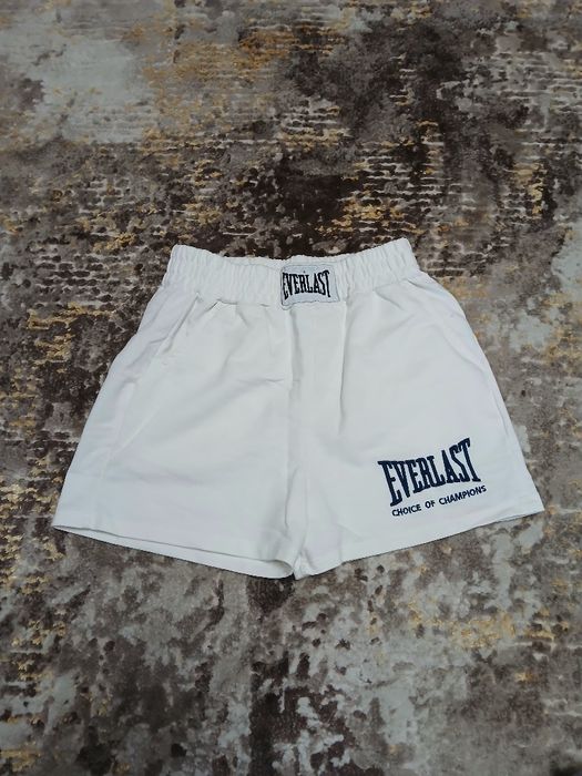 Pantaloni scurti albi  Everlast dama  noi  fara eticheta