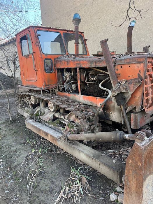 Dizel buldozir sotiladi