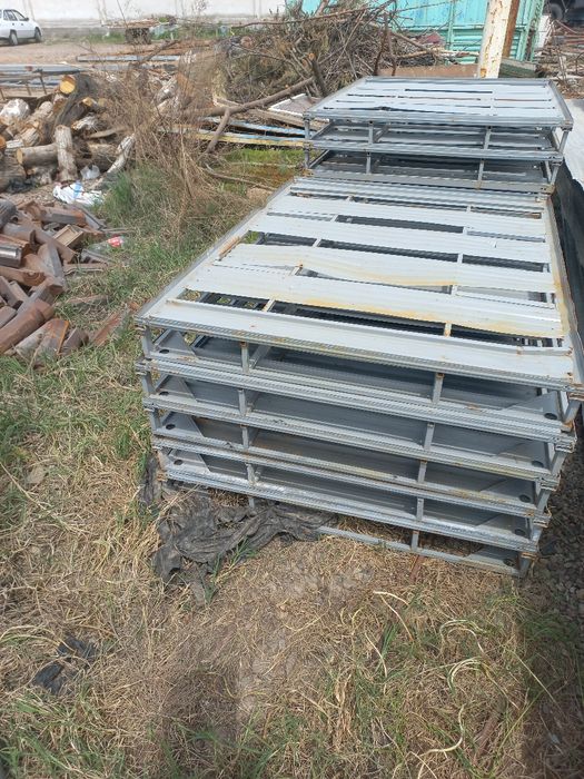 Продаю поддоны железные .