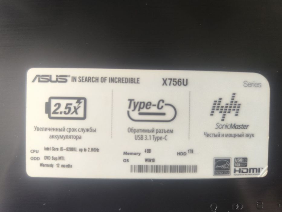 Ноутбук ASUS в идельном состоянии.