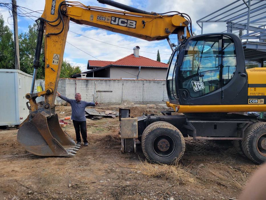 Услуги с въртящ се Багер на колела в райна на гр. Петрич