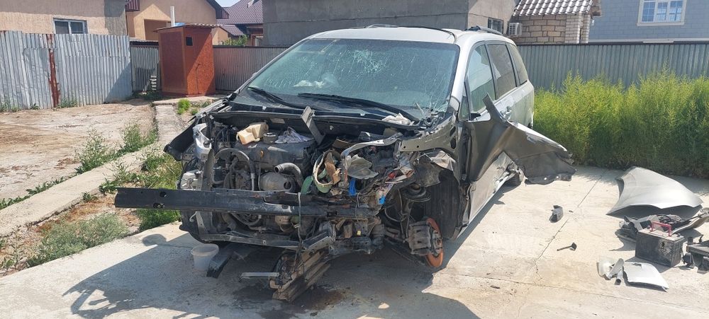 Toyota  Sienna Le 2011