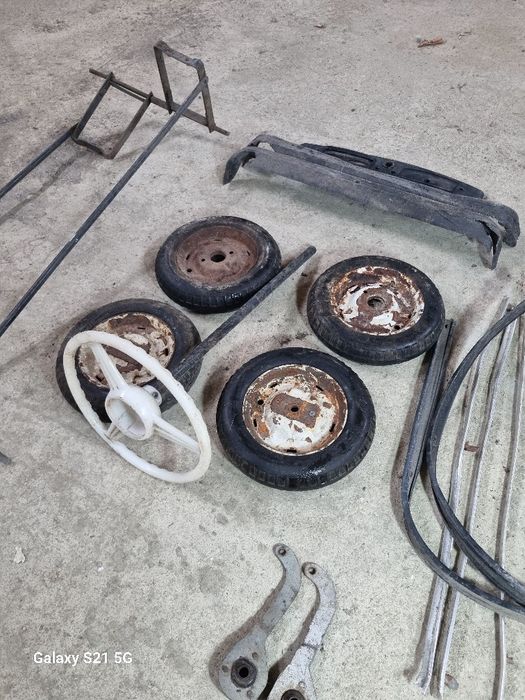 Педальная машинка