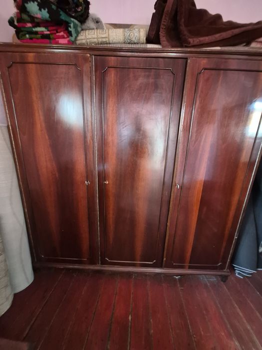 Vand mobilier si electronice