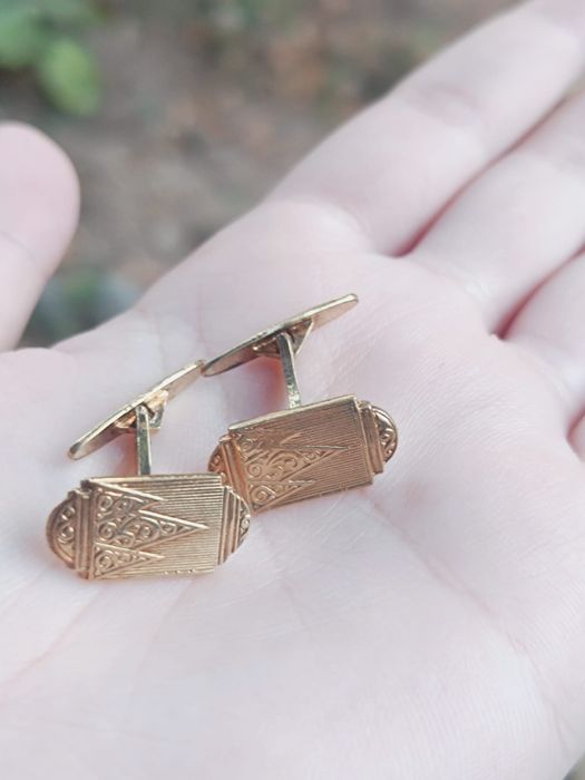 Butoni placati cu aur