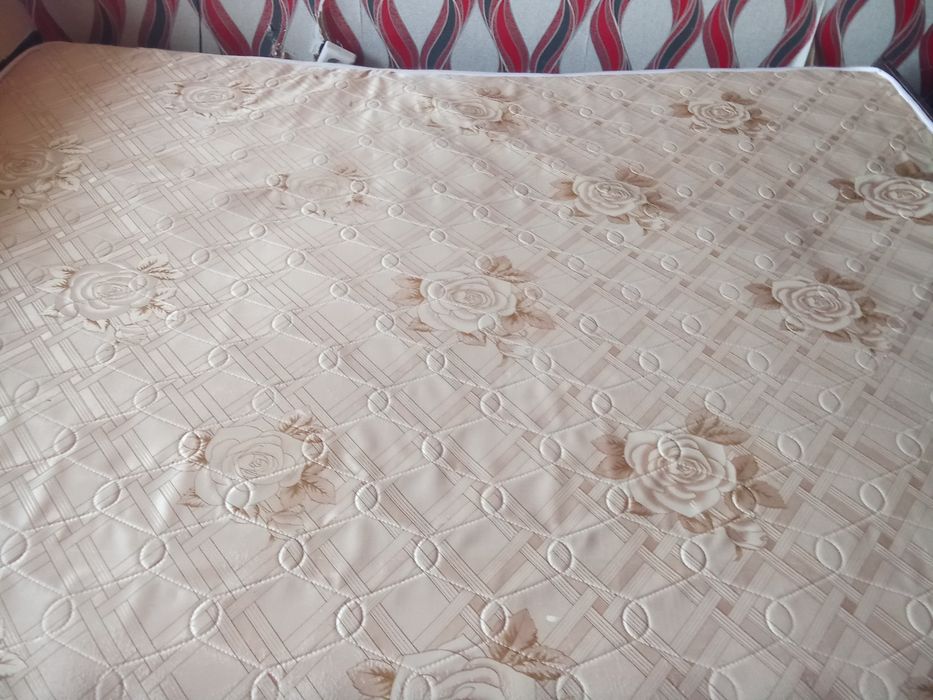 Продам кровать 2х спальный с матрасом