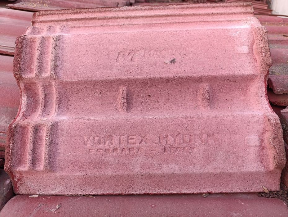 Vând țiglă din beton coame italiană folosită vopsită  rezistentă