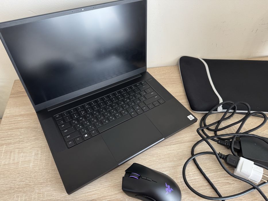 Razer Blade 15 Base / 2.5 Tb SSD / 40 Gb RAM / i7-10th/ RTX2060 (6 Gb)