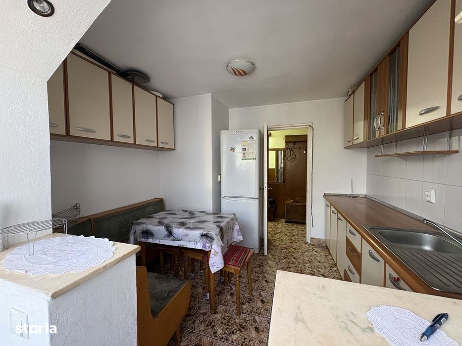 Apartament trei camere ,str Lapusului ,Iosia