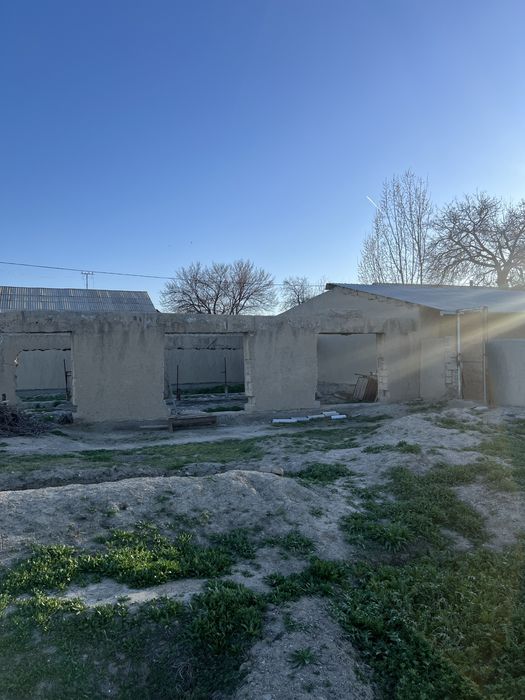 Продается недостроенный участок