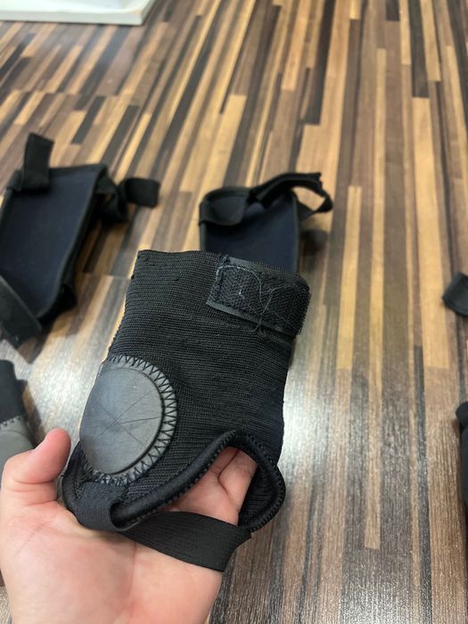 Щитки футбольные