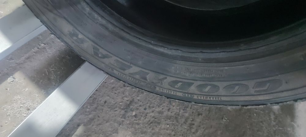 Продам резину 215/55/17
