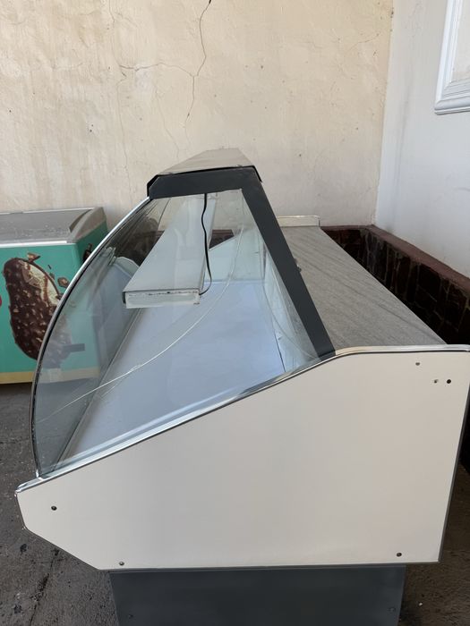 Витрина холодилник