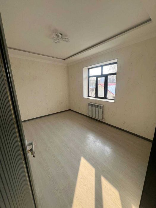 участка сотилади юнусобод бодомзор 2 сотик 2 этаж 8 хона